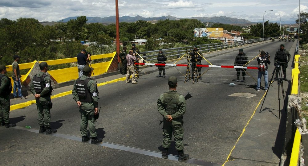 Maduro dice que la frontera con Colombia permanecerá cerrada hasta lograr paz