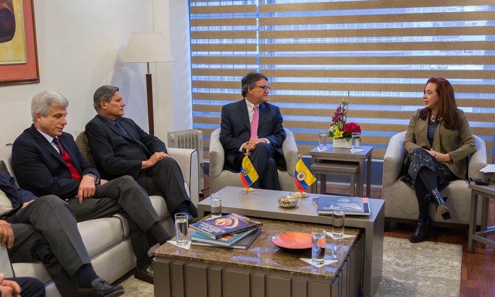 Presidente Santos suspende reanudación de diálogos con guerrilla colombiana ELN