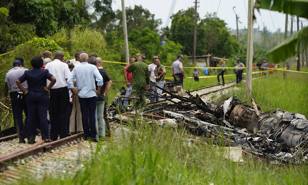 Rescatan a 3 sobrevivientes en &quot;estado crítico&quot; tras avión estrellado en Cuba