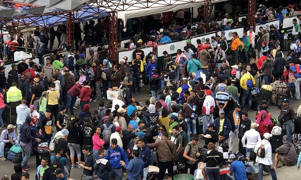 Tensión en frontera ante inminente exigencia de pasaportes a migrantes venezolanos