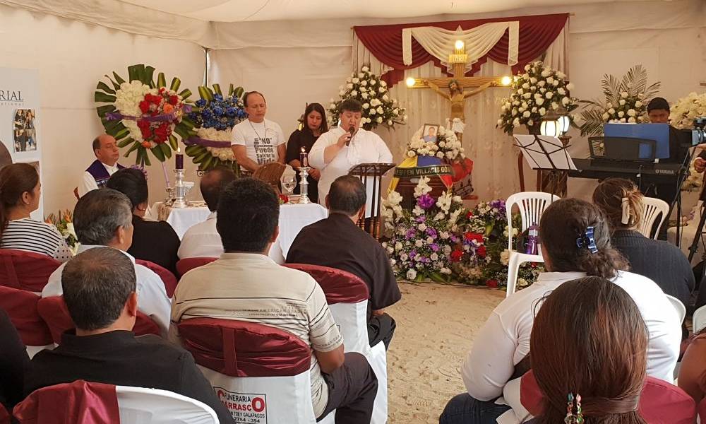 Con misa despiden restos de Óscar Villacís