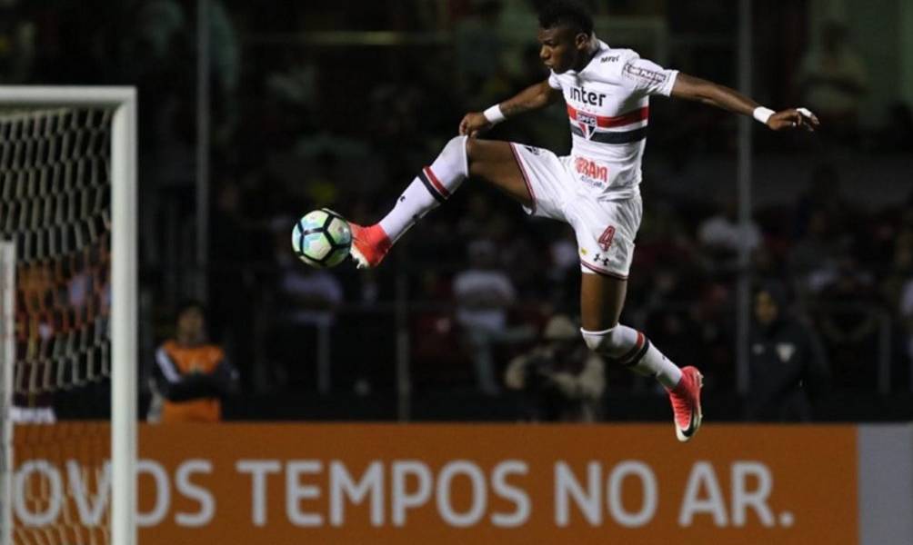 Arboleda fue titular en derrota del Sao Paulo en el Brasileirao