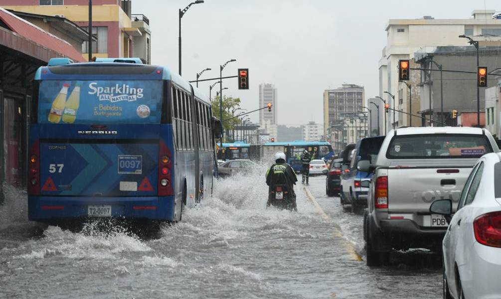 Fuertes lluvias causan daños en 7 provincias