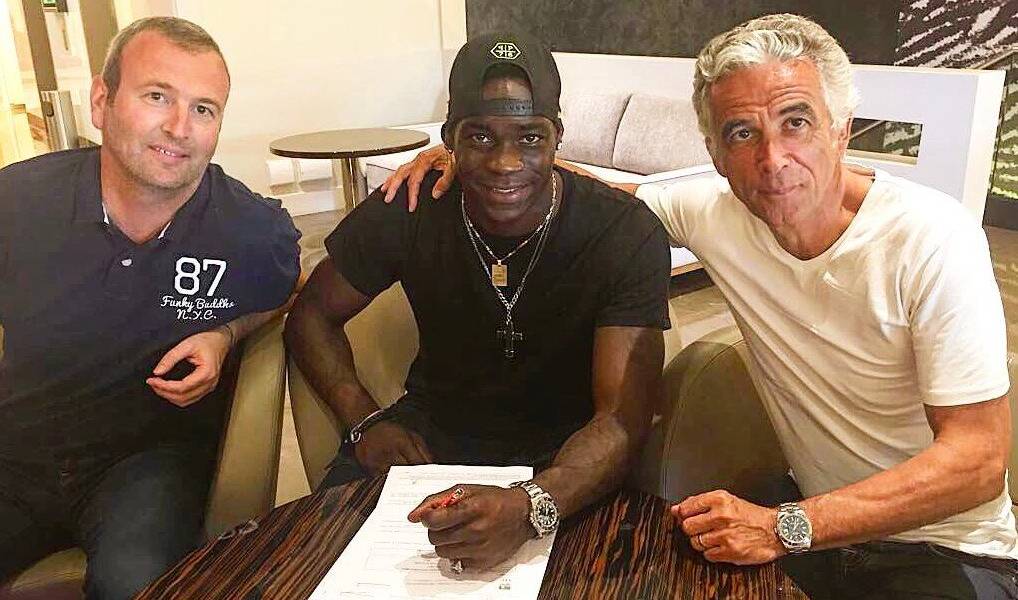 Mario Balotelli renueva contrato con el Niza francés