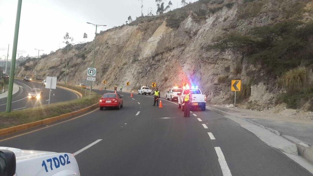 Sismo en Pichincha provocó deslizamiento en vía a Guayllabamba