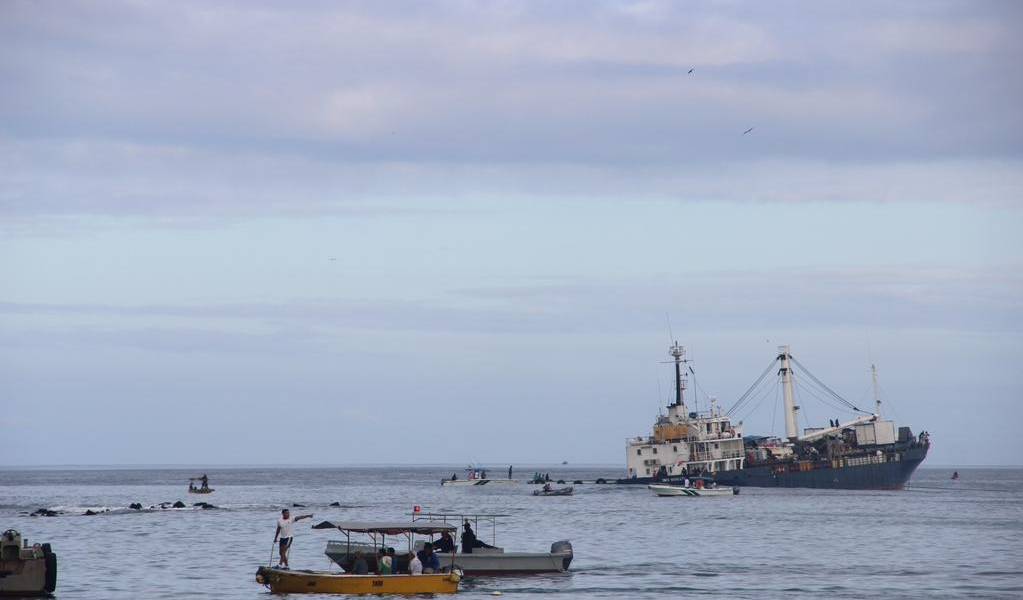 Barco de carga &#039;Floreana&#039; encalló en la isla San Cristóbal