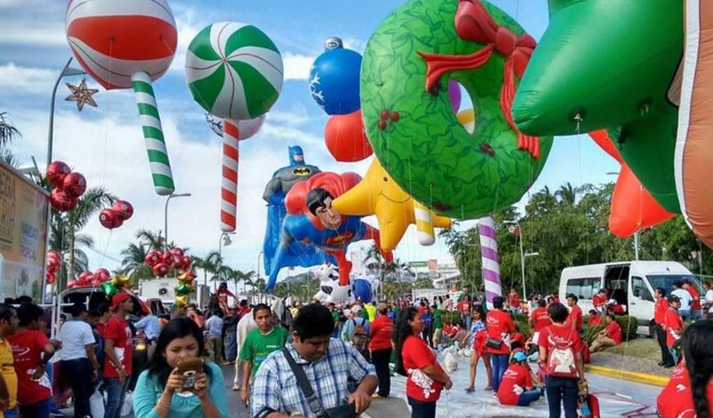 Gran desfile de globos gigantes se toma las fiestas de diciembre en Guayaquil