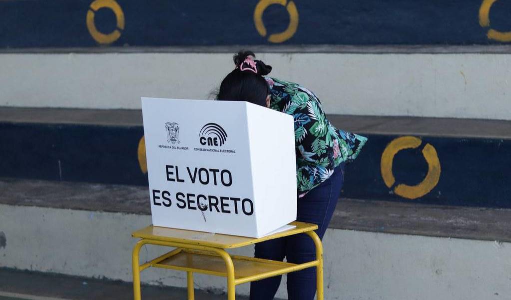 Más de 13 600 000 ecuatorianos podrán votar en la consulta popular 2024, al actualizarse el registro electoral