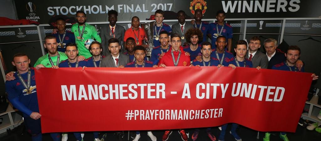 El Manchester United y City se unen tras el atentado del pasado lunes