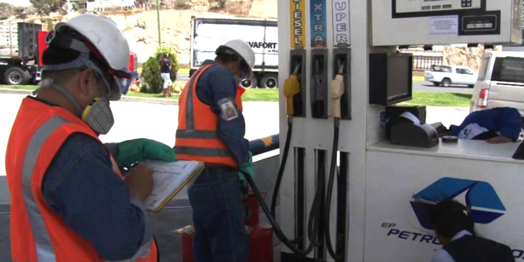 Petroecuador importará 720.000 barriles de nafta para elaboración de gasolina extra