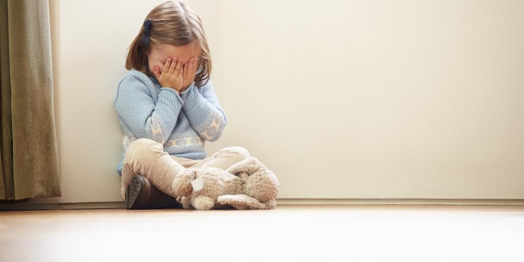Joven en Escocia graba cómo intentan abusar sexualmente de su hermana de 6 años