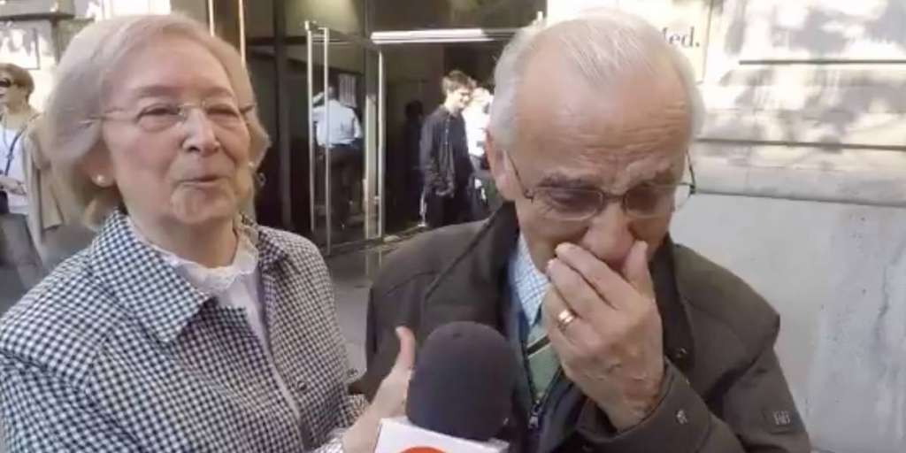Chileno de 82 años no votaba desde 1970 y llora en comicios