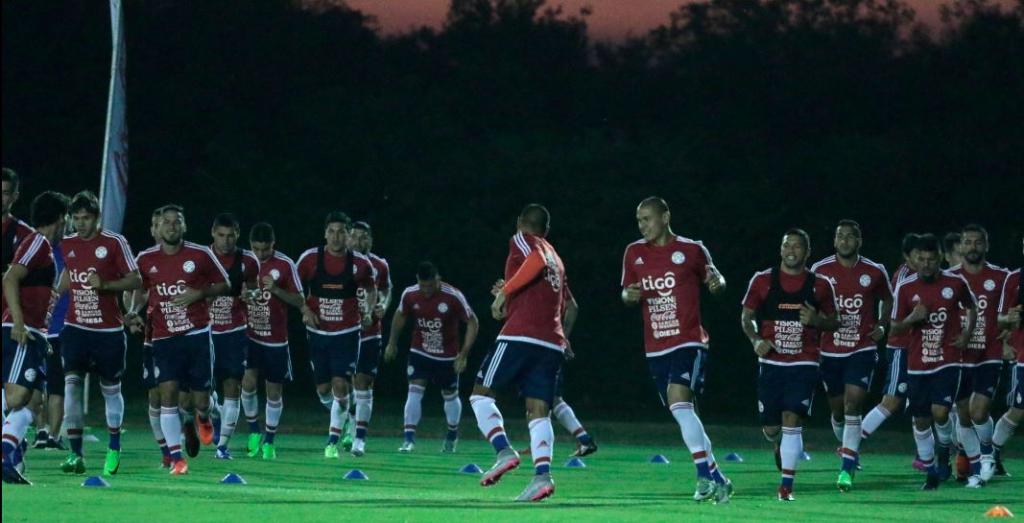 El equipo nacional de Paraguay trabaja con plantel completo, con miras a enfrentar a Ecuador