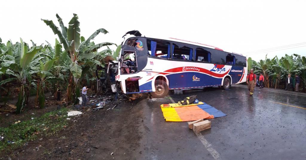 Un muerto y 35 heridos deja choque de buses en el cantón Machala
