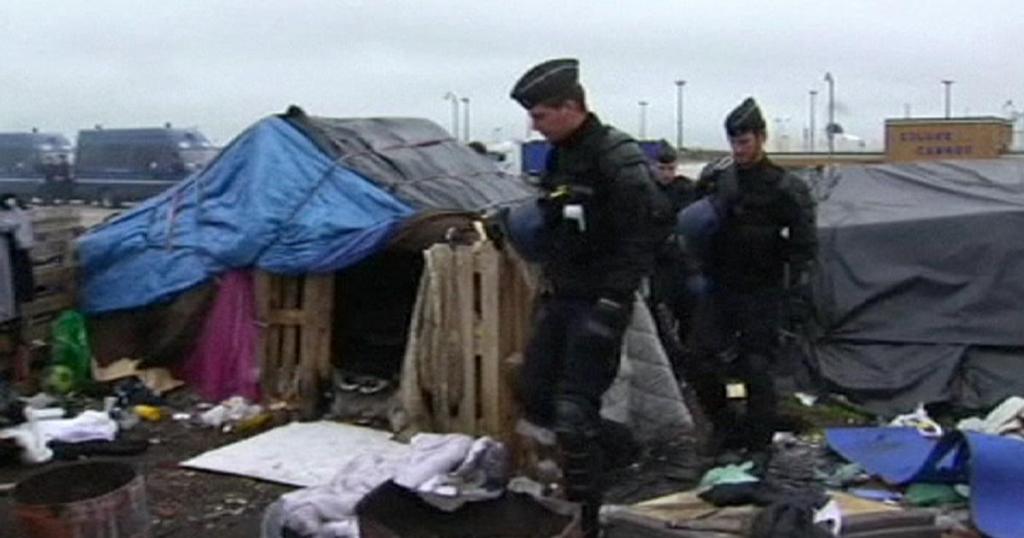 En Calais, los inmigrantes empiezan a levantar una ciudad