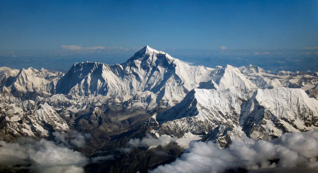 El Everest se desplazó 40 centímetros en 10 años, según geólogos chinos