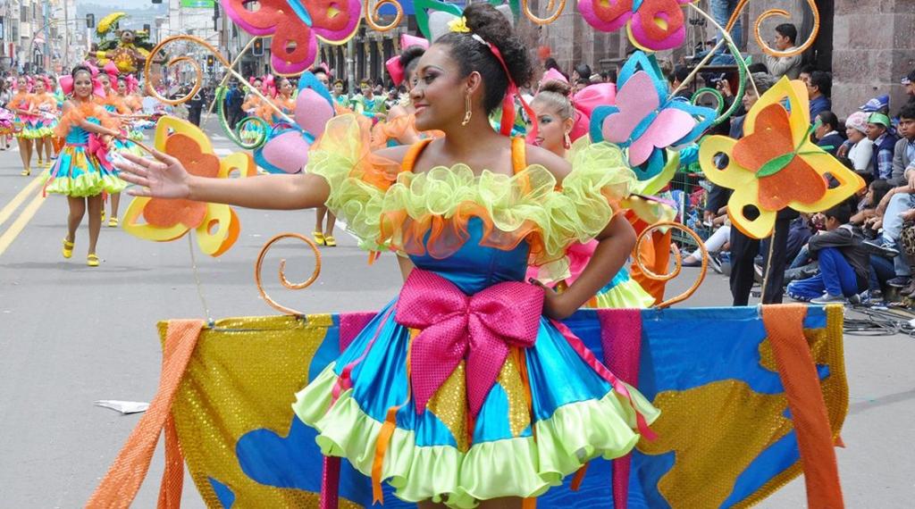 Ambato y otras ciudades del país festejan Carnaval con tradicionales desfiles