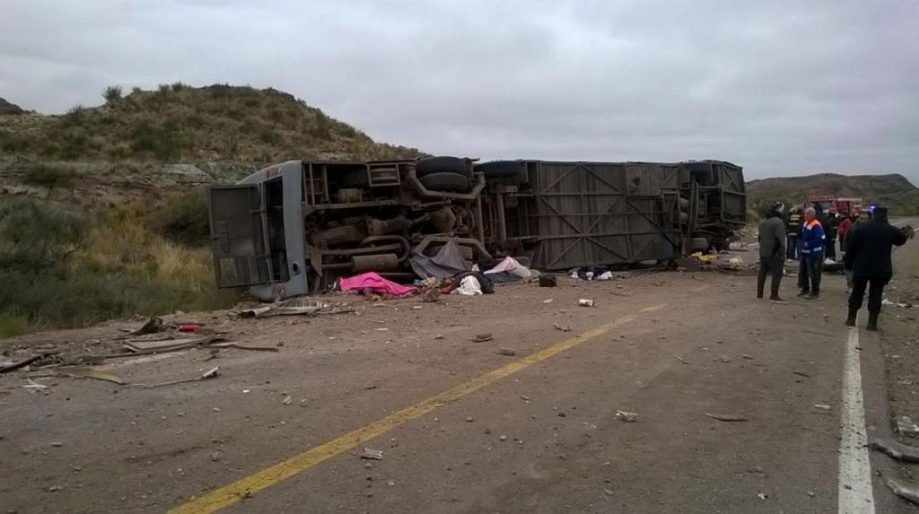 Argentina: al menos 15 muertos en accidente de autobús