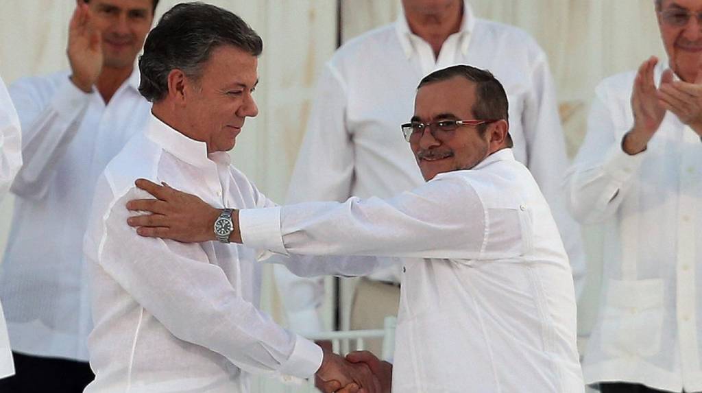 Corte avala que acuerdo con FARC sea inmodificable por 12 años en Colombia