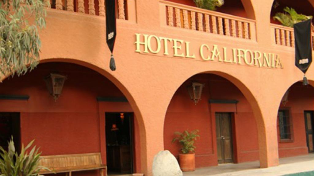 The Eagles demandan a &quot;Hotel California&quot; mexicano