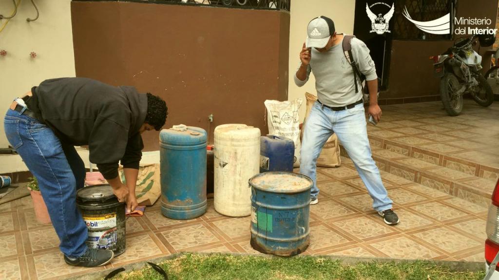 Policía incauta material para fabricación de drogas en Azuay