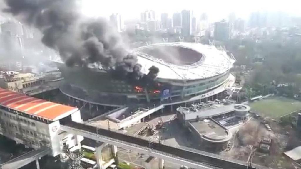 Estadio del equipo donde juega Carlos Tevez se incendia
