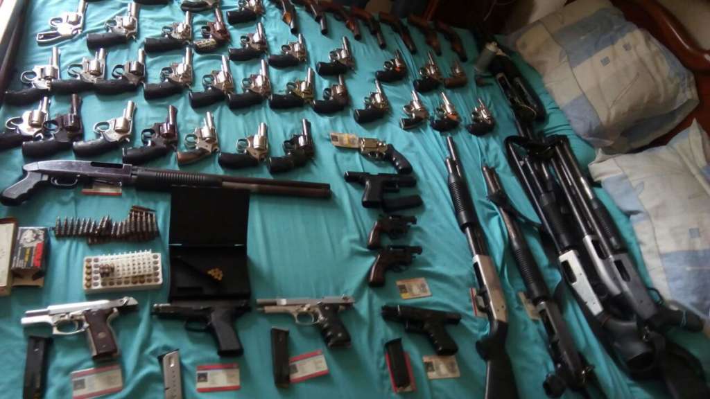 57 armas decomisadas en casa del norte de Guayaquil