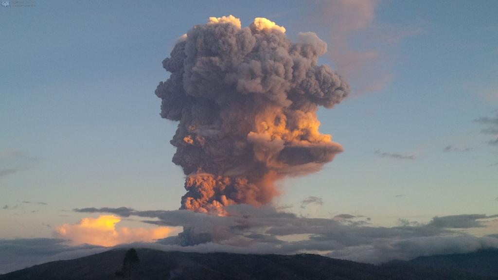 Secretaría de Riesgos reporta &quot;una de las más fuertes&quot; explosiones del Tungurahua