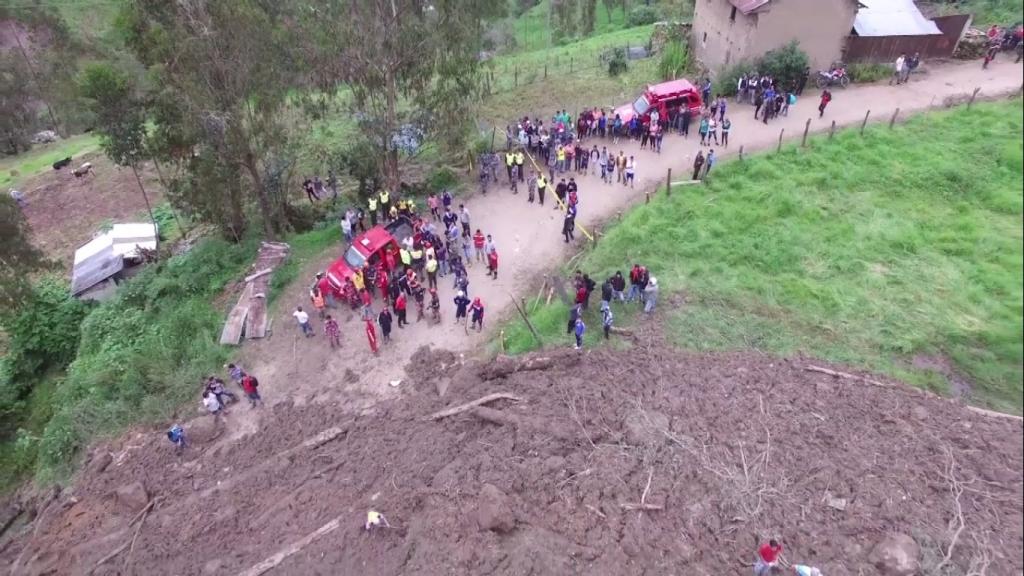 Un desaparecido y 4 fallecidos luego de un deslave en Chunchi, Chimborazo