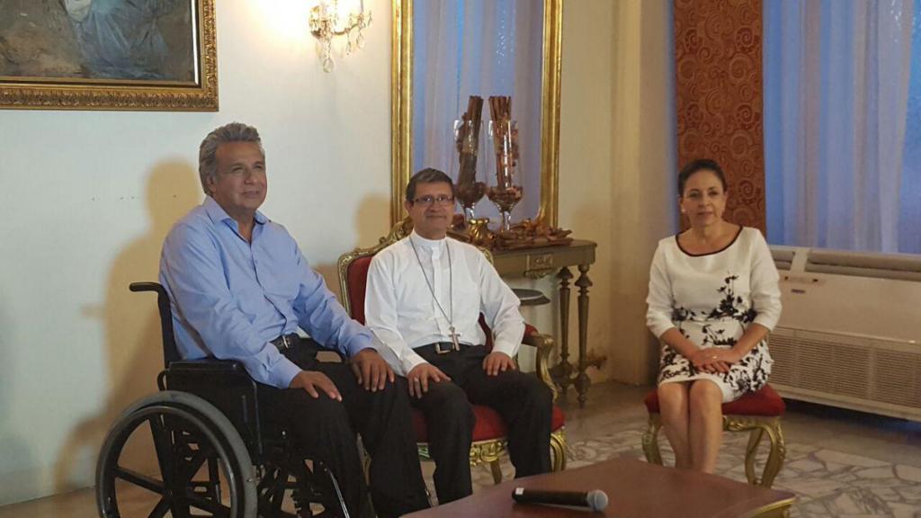 Moreno habla de diálogo en reunión con arzobispo de Guayaquil
