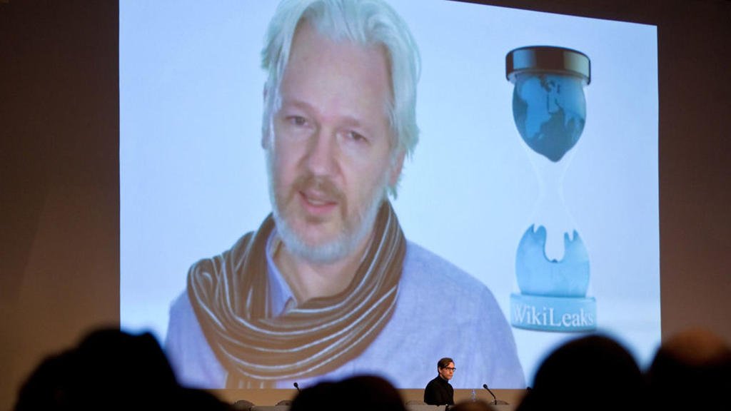 Ecuador pide a Julian Assange que evite &quot;afectar&quot; sus nexos internacionales