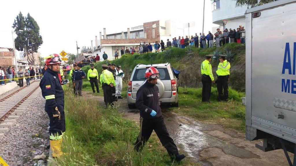 Cuatro jóvenes mueren tras volcamiento de un automóvil en Riobamba