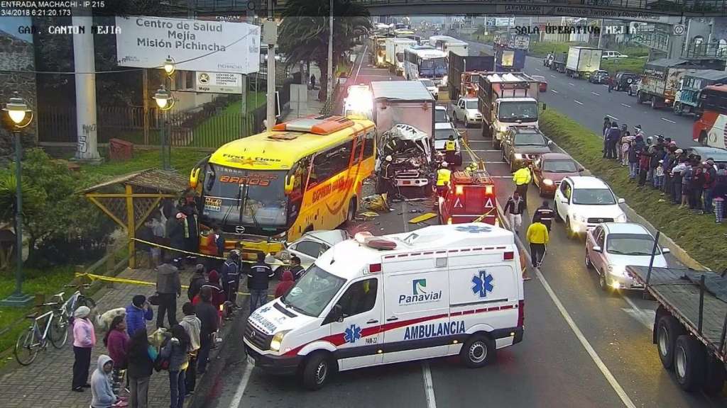 Nueve heridos por un triple choque en Panamericana Sur