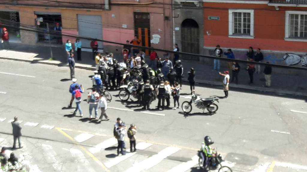 1 detenido y 8 heridos tras protestas en Colegio Mejía