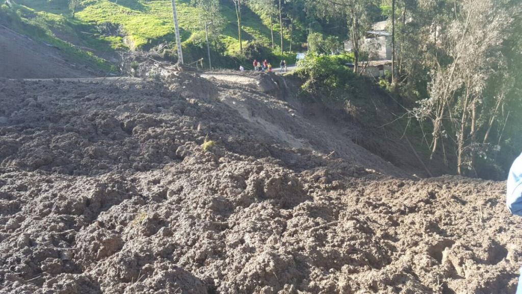 Un desaparecido y 4 fallecidos luego de un deslave en Chunchi, Chimborazo