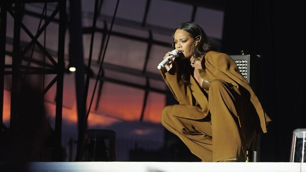 Rihanna empezó a llorar desconsoladamente en pleno escenario