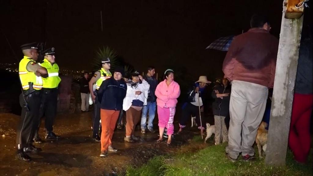 Seis familias fueron evacuadas de sus casas en Cuenca por peligro de derrumbe