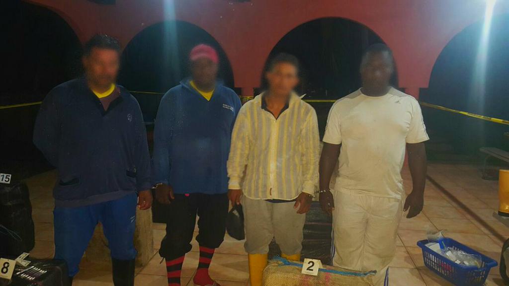 Ecuatorianos y colombiano detenidos con 650 kilos de cocaína en El Salvador