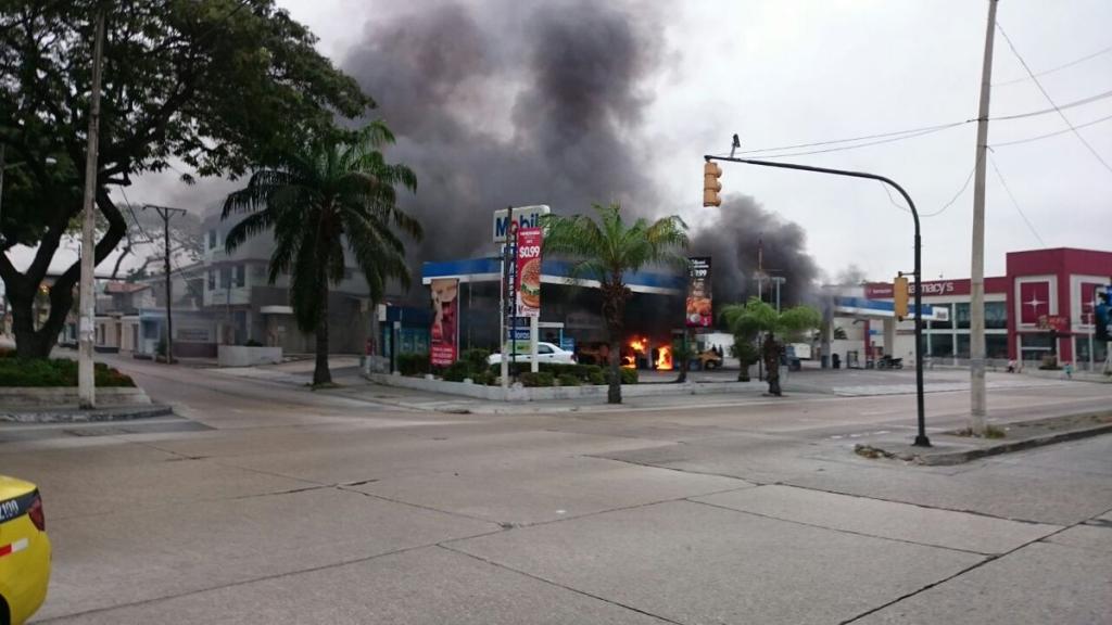 Una persona resultó herida por incendio en gasolinera del norte de Guayaquil
