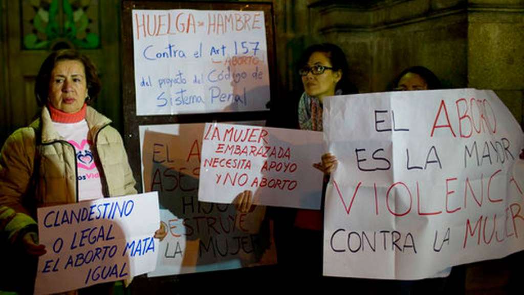 Bolivia amplía norma a favor del aborto