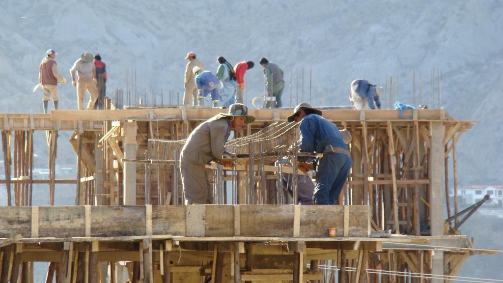 Sector de construcción sigue contraído, según estudio publicado por Banco Central