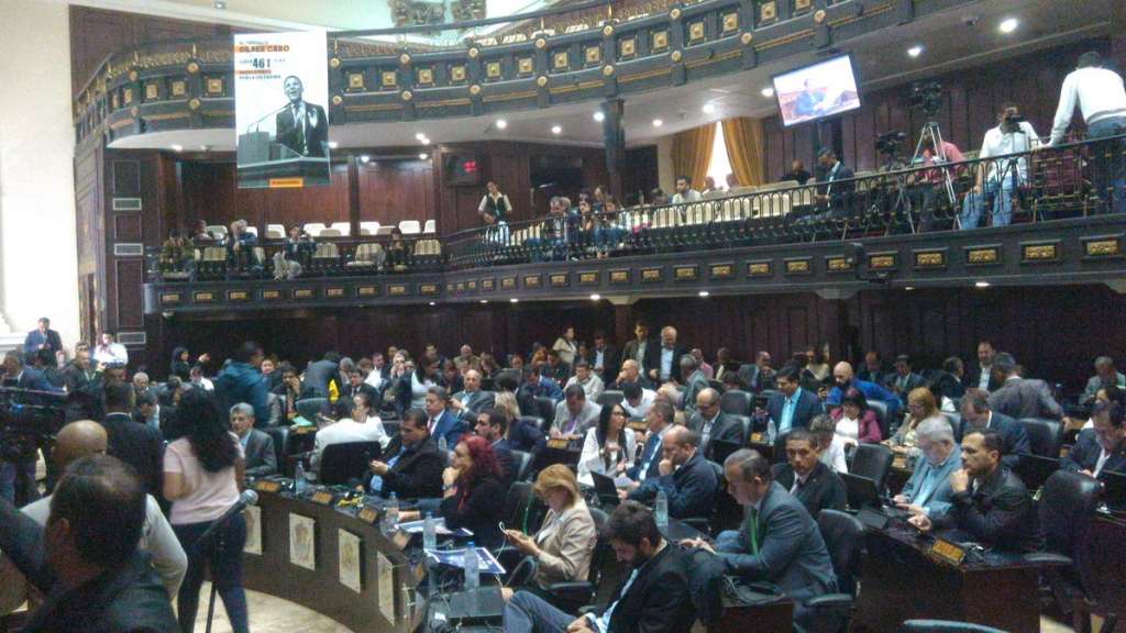 Parlamento aprueba juicio simbólico contra Maduro