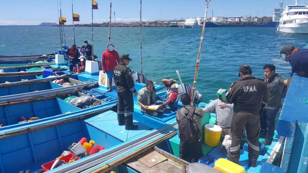 Prisión preventiva para tripulación de bote pesquero capturado en Galápagos