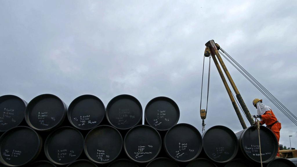 Precios del petróleo sufren caídas importantes por exceso de oferta