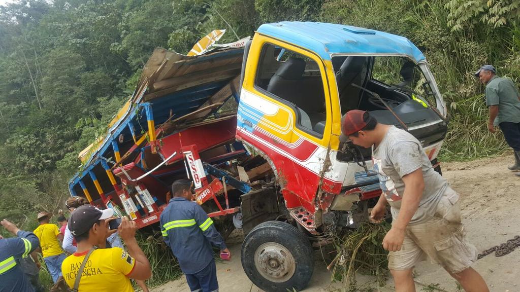 Dos muertos y 15 heridos tras accidente de tránsito en Manabí