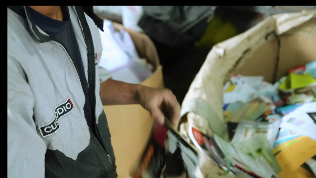 Economía: La economía del reciclaje: dinero disfrazado de basura - UDLA Quito