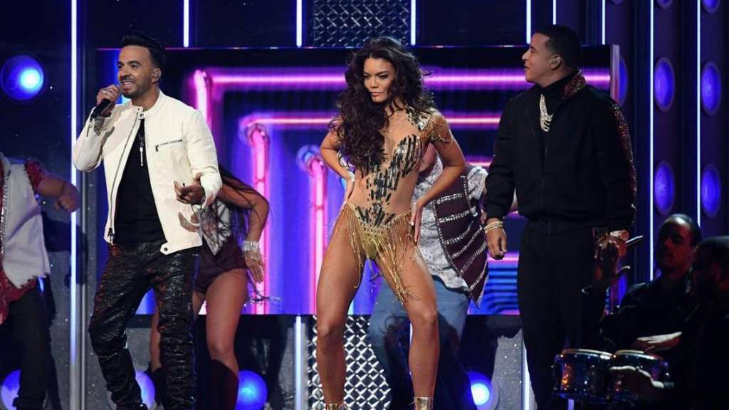 Suave, suavecito: el Grammy bailó con Fonsi y Daddy Yankee