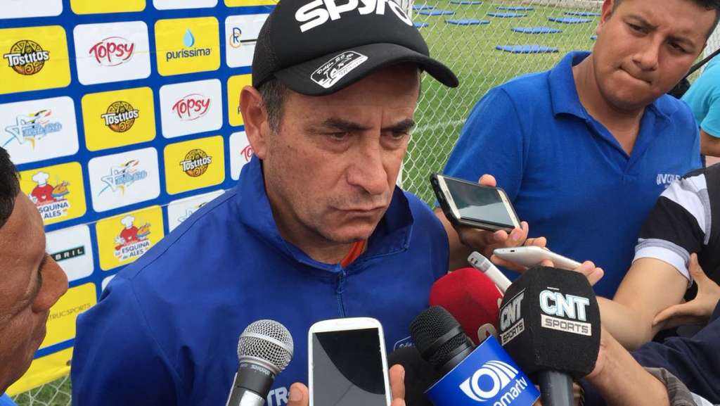 Guillermo Sanguinetti deja de ser entrenador de Delfín