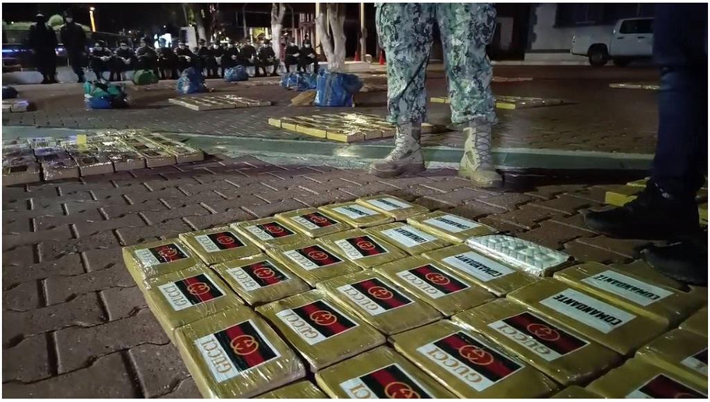 Armada y Guardacostas de Estados Unidos incautan una tonelada de cocaína cerca de las Islas Galápagos