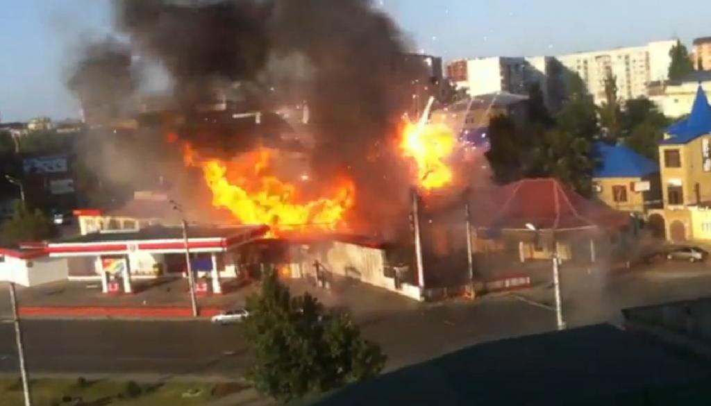 VIDEO Impresionantes imágenes de una explosión en una gasolinera en Rusia